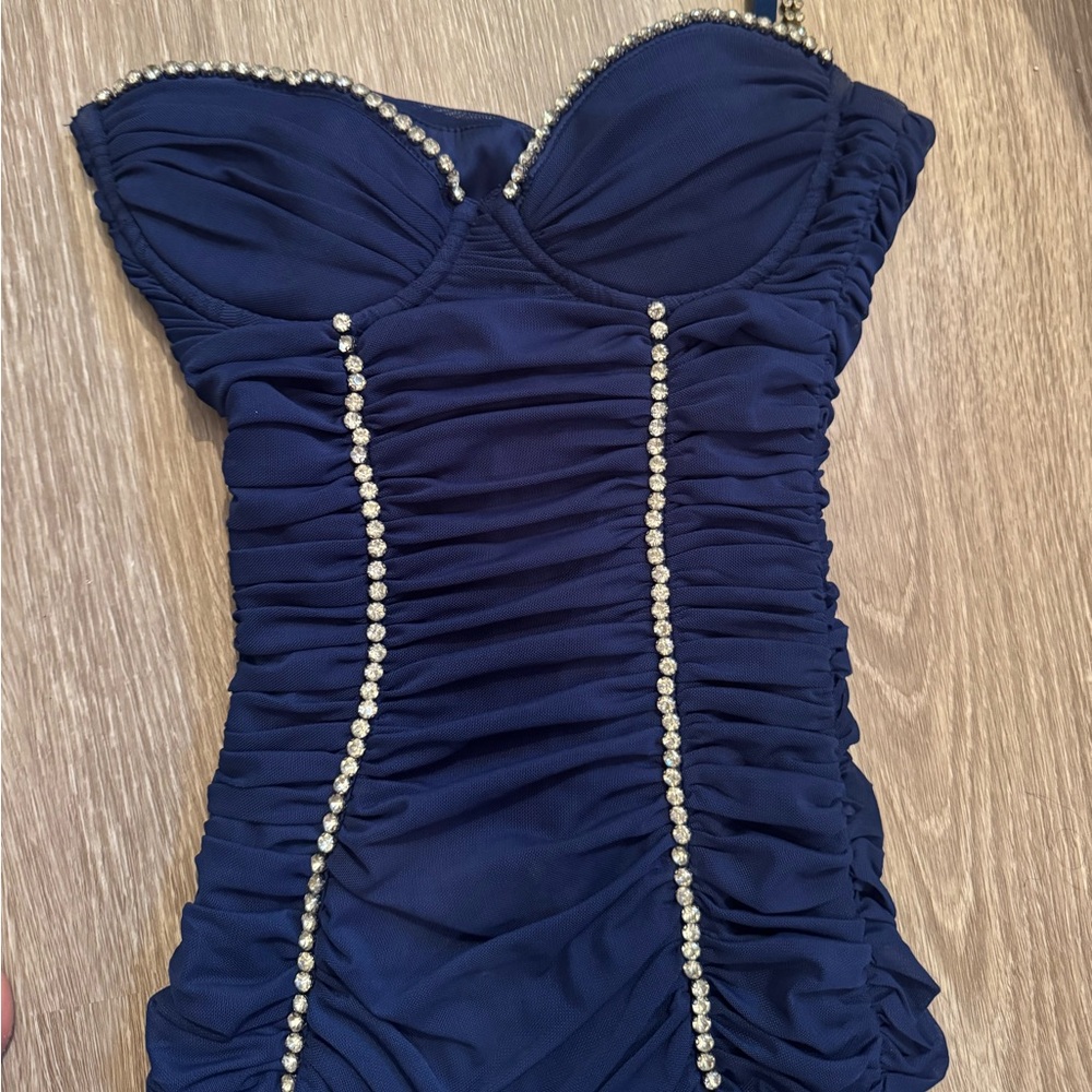 Hugs your curves Oh Polly dress 💗